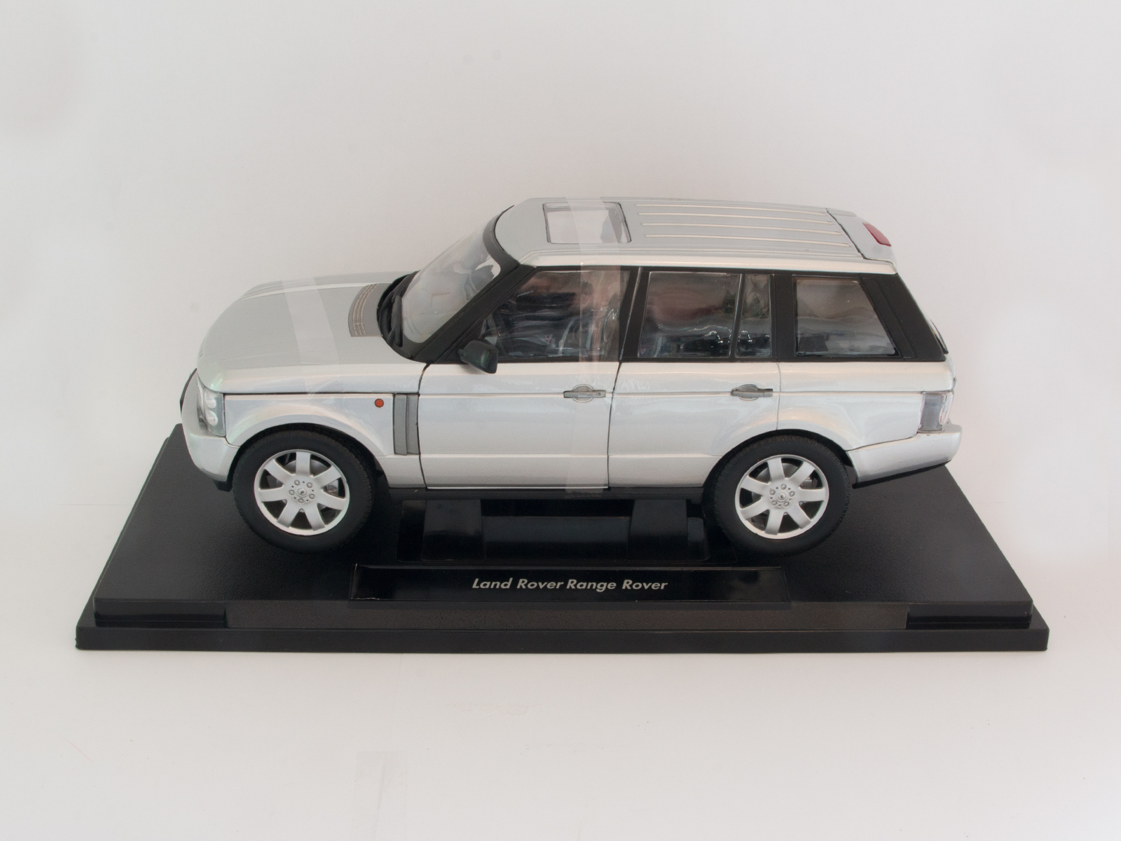 Welly 12536 1:18 Land Rover Range Rover silver