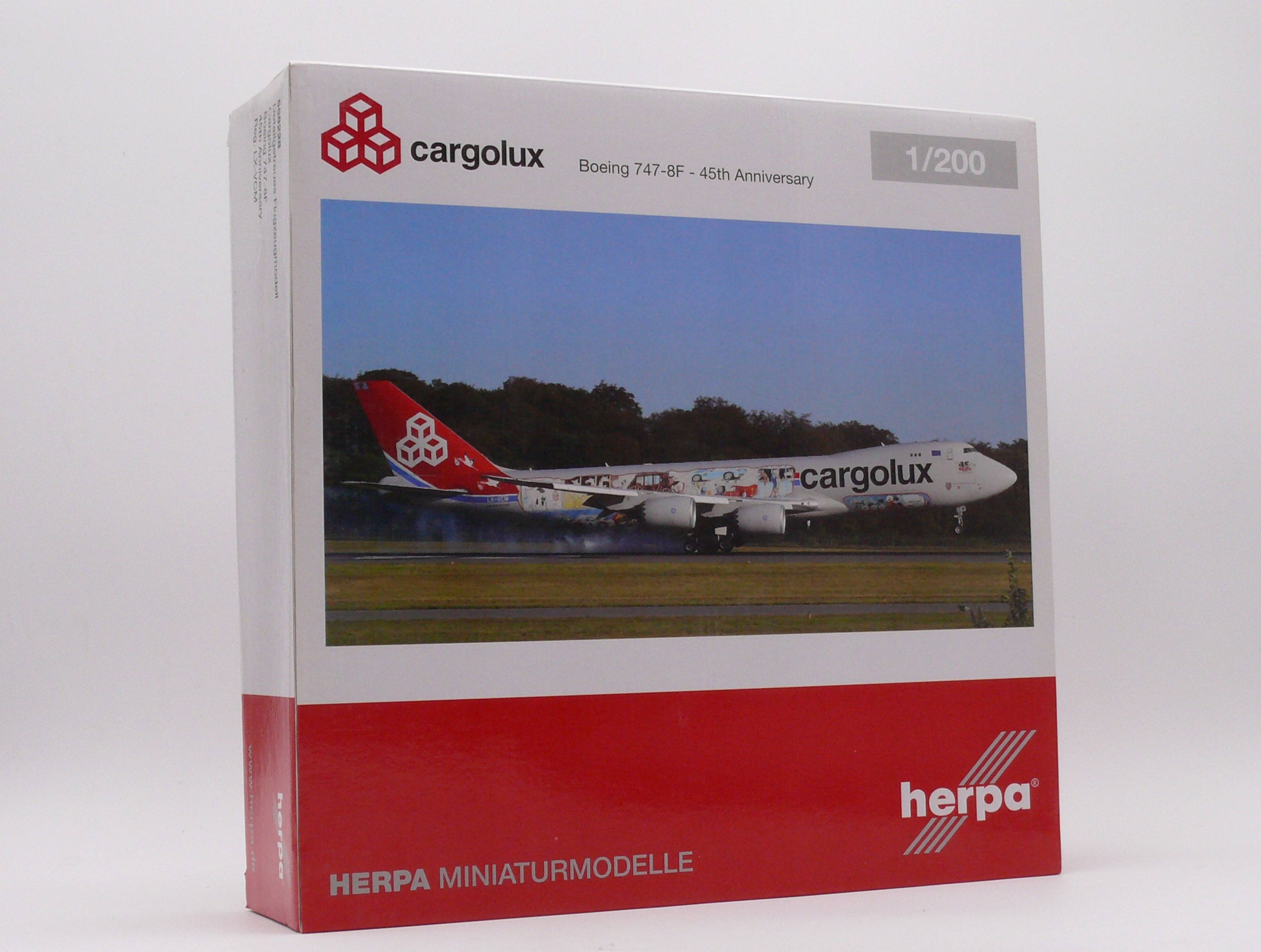 Herpa 558228 Boeing 747-8F Cargolux "45th Anniversary" LX-VCM 1:200