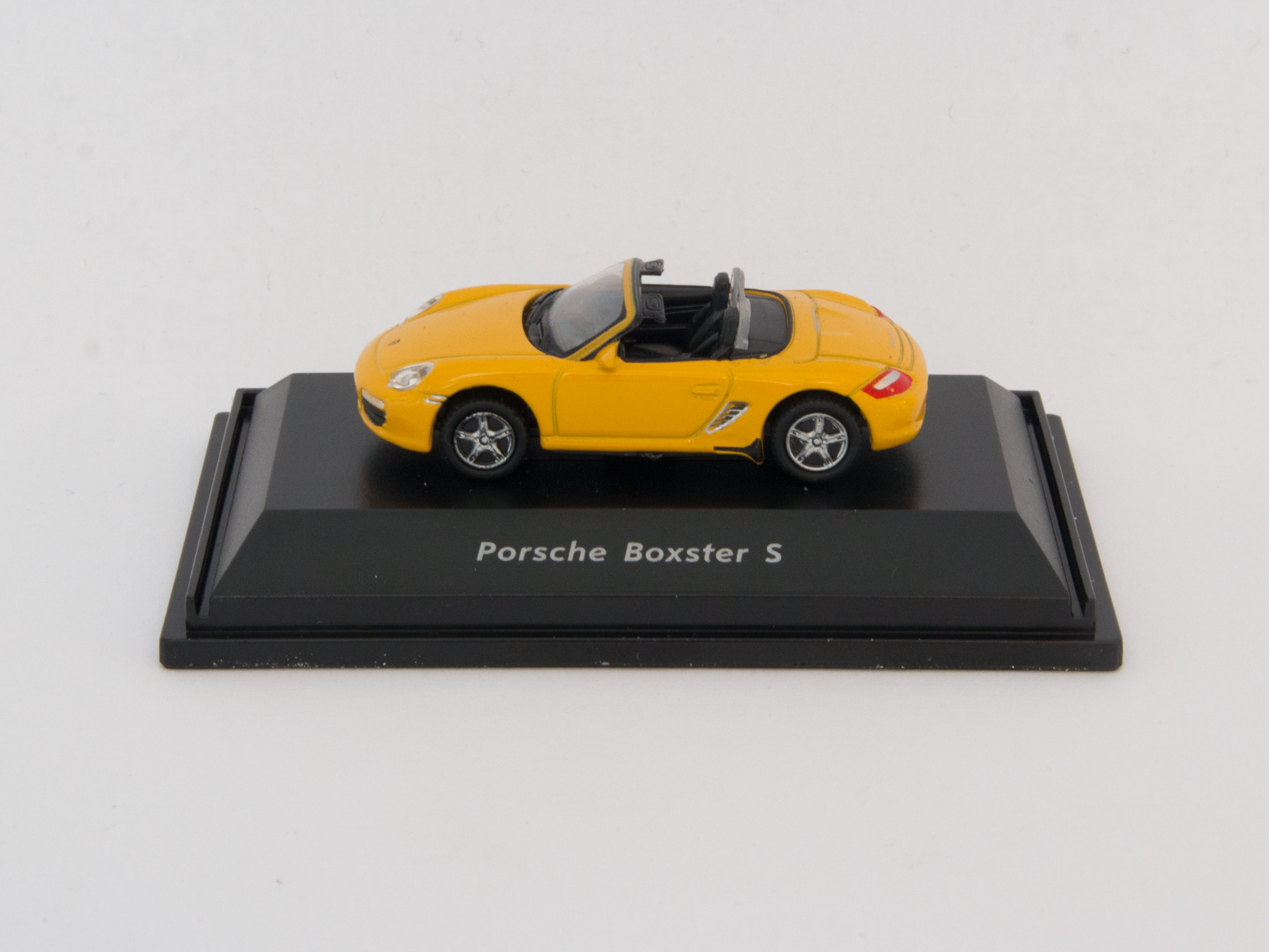 Welly H0 73118 Porsche Boxter S yellow Welly H0 73118 Porsche Boxter S yellow