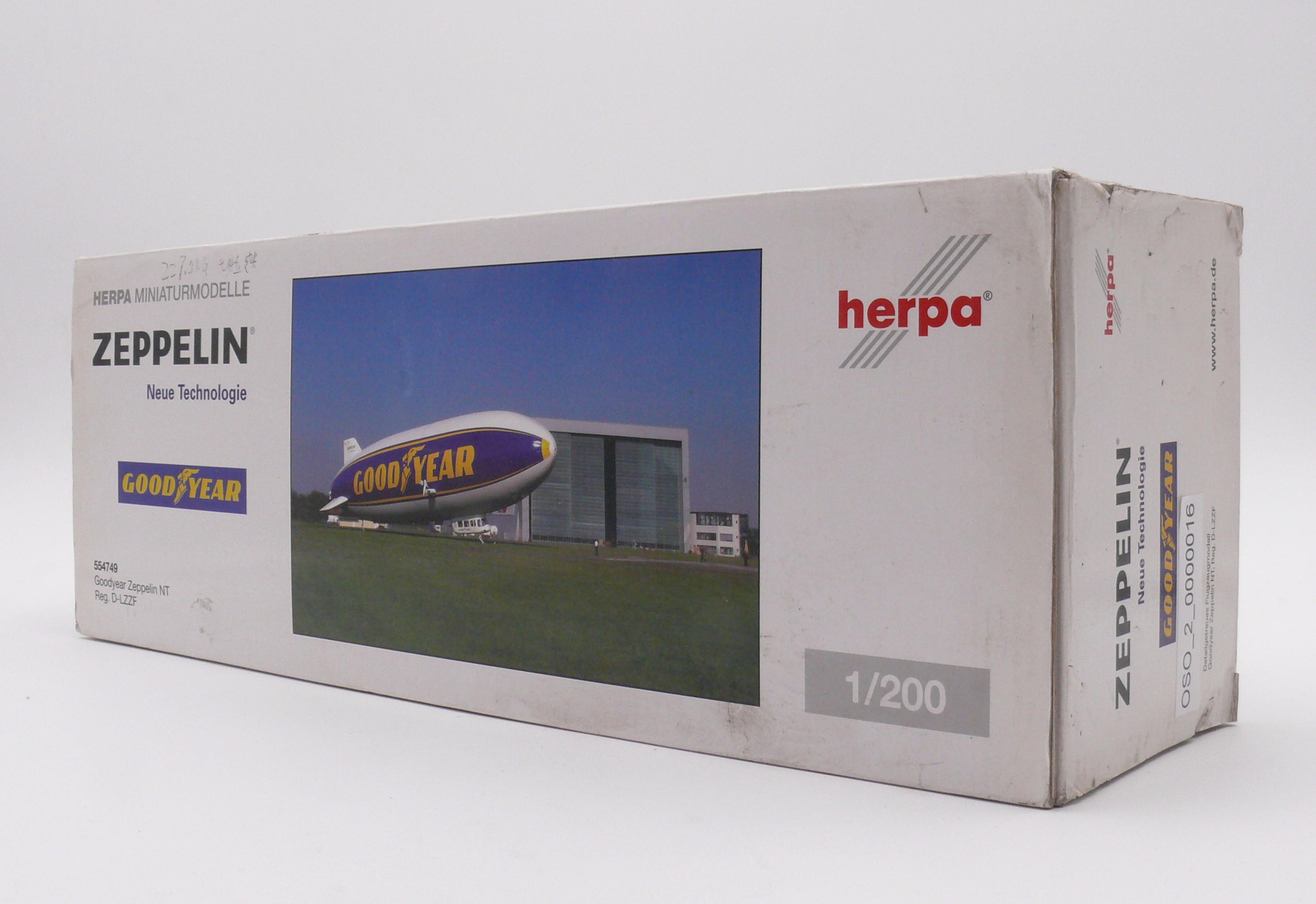 Herpa 554749 Zeppelin NT "Goodyear" D-LZZF 1:200