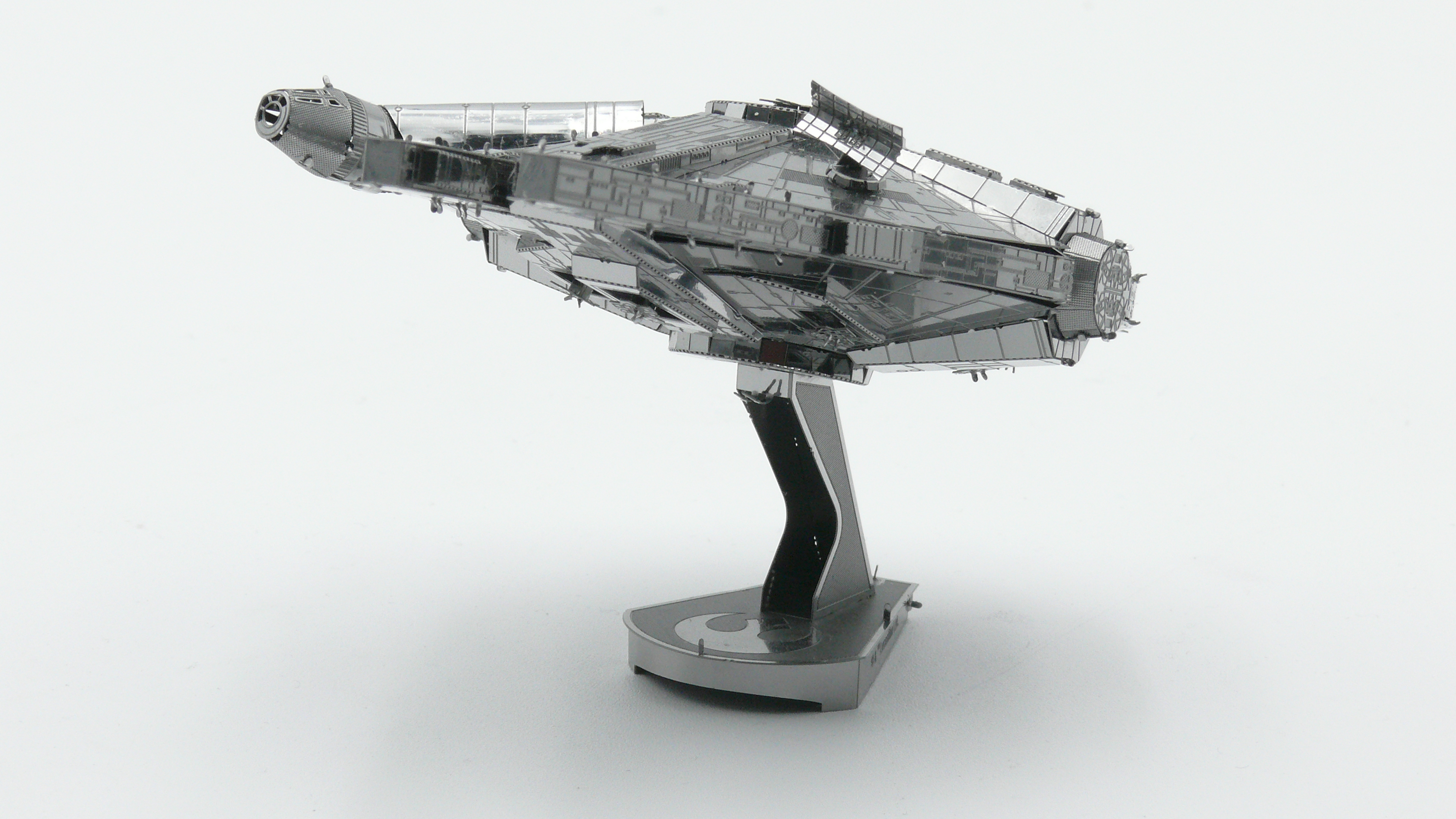 Metal Earth Star Wars Millenium Falcon 3D Metal Puzzle