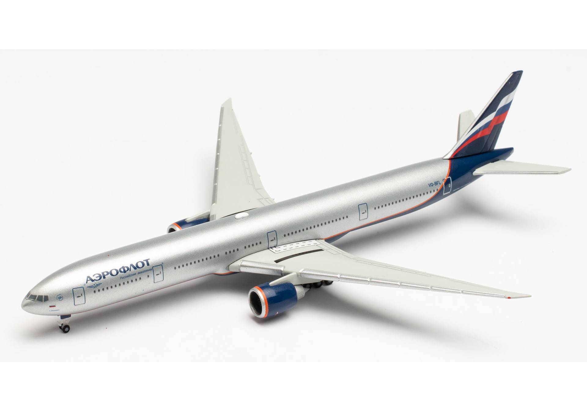 Herpa 526364-002 Boeing Aeroflot B777-300ER "K. Balmont" 1:500