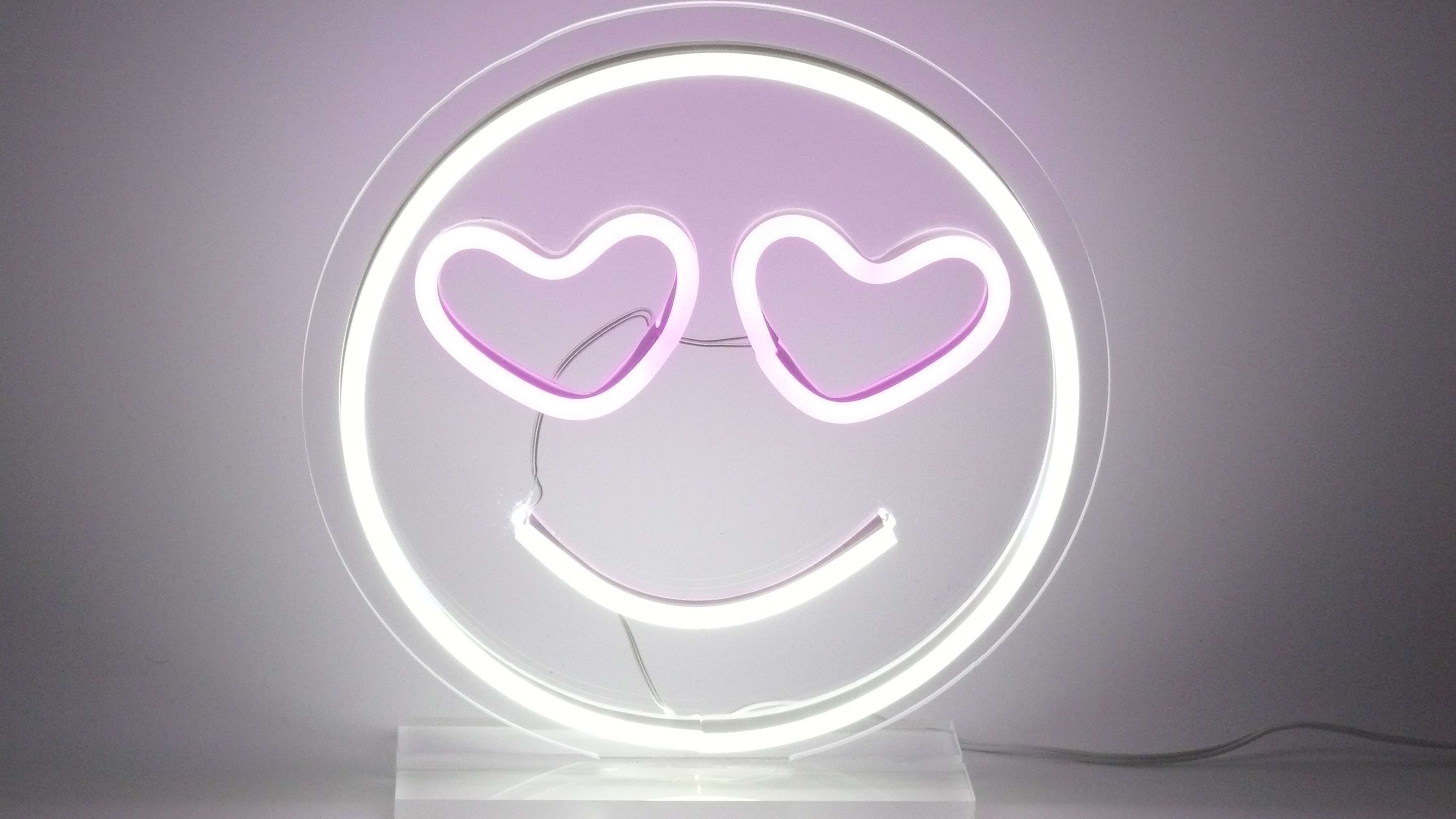 Neonlampe Smiley mit Herzaugen