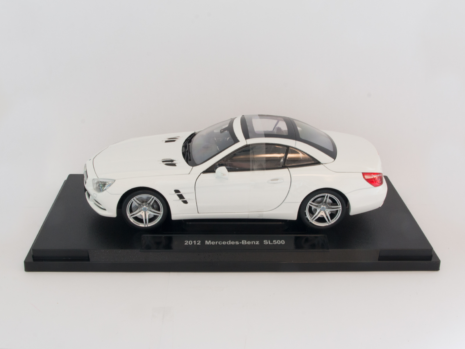 Welly 18046 1:18 Mercedes Benmz SL 500 white