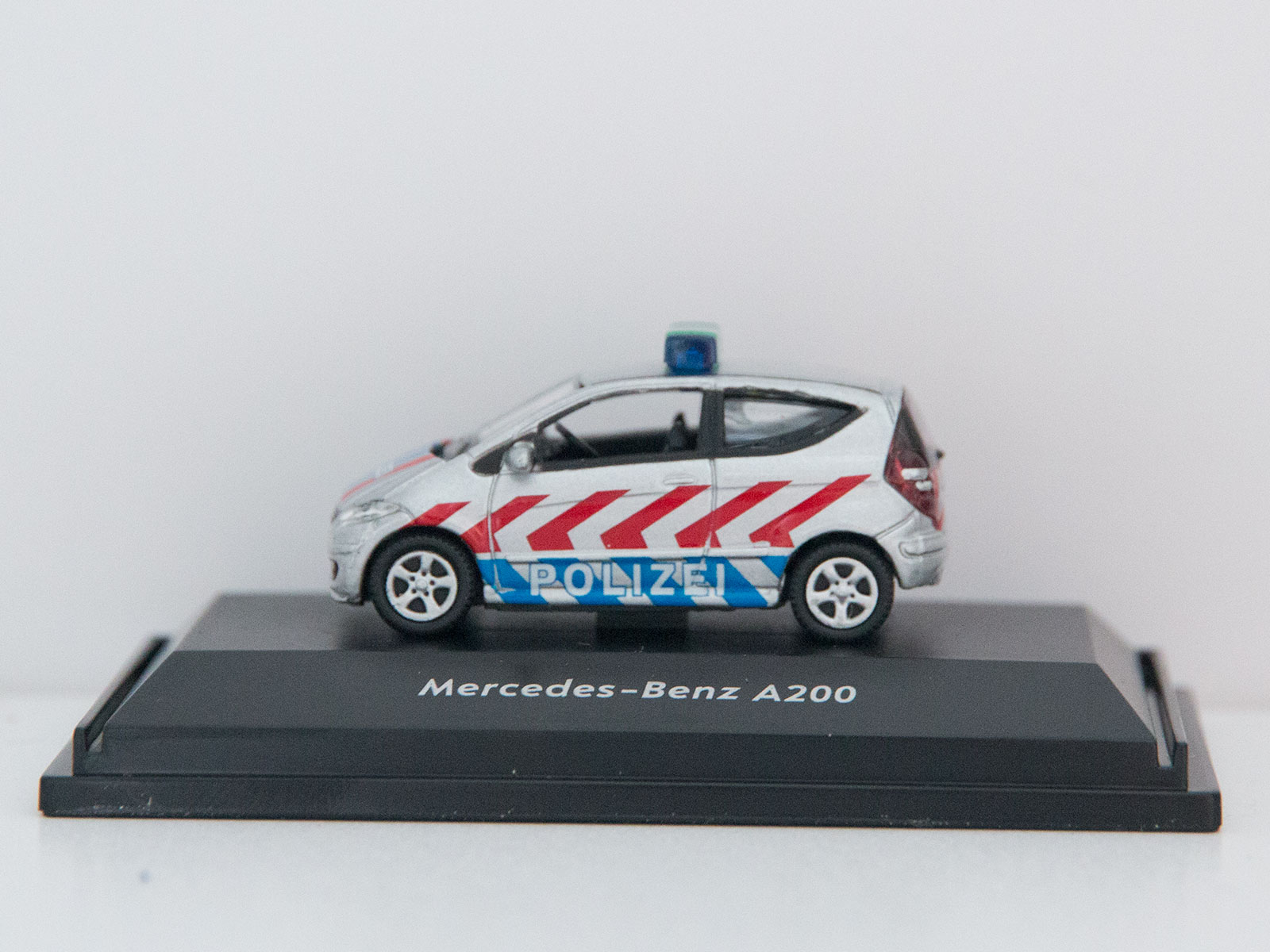 Welly 73110P1-SW  Mercedes Benz A200 "Polizei"