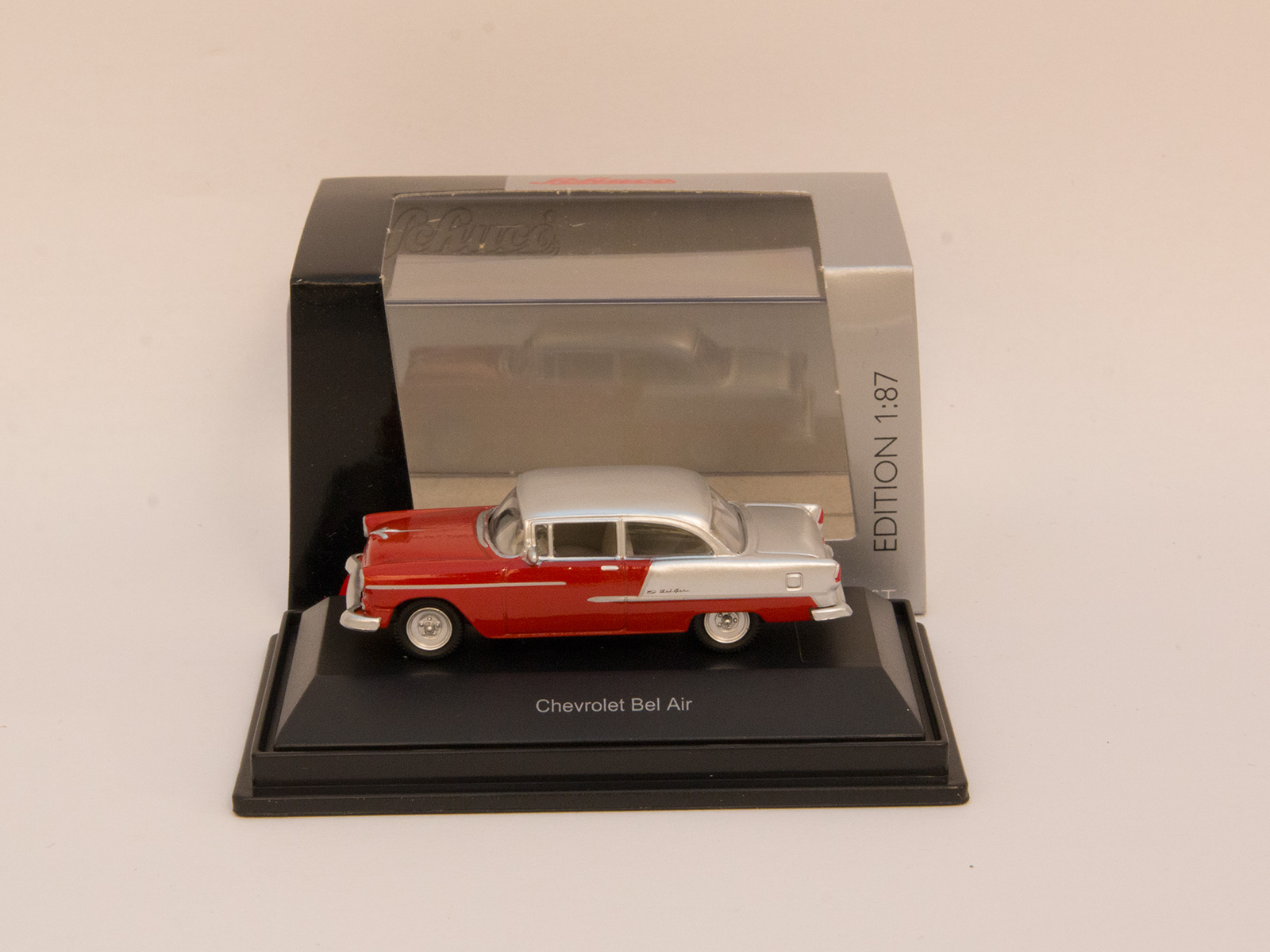 Schuco 26175 Chevrolet "Bel Air" red/silver