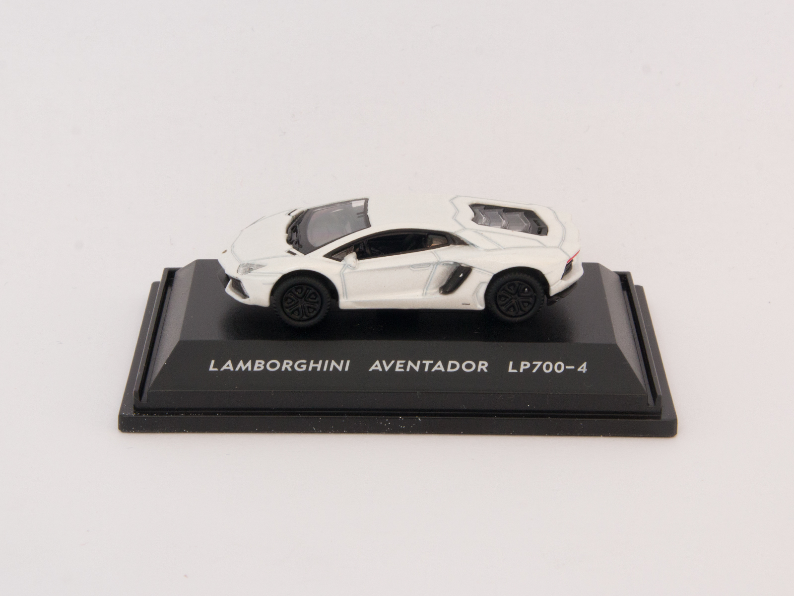 Welly H0 73146 Lamborghini Aventador LP700-4 white