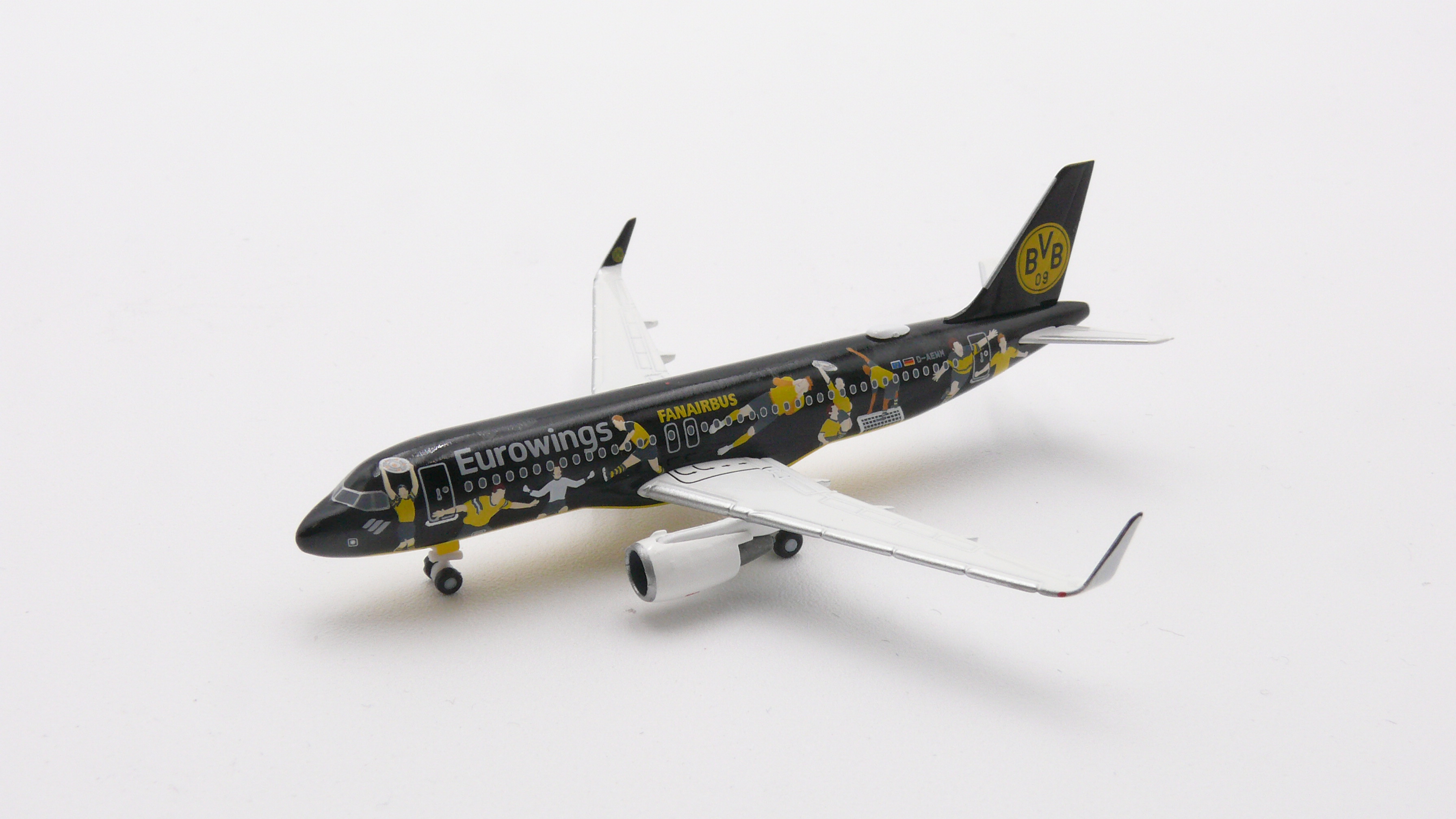 Herpa 536981 Eurowings Airbus A320 "BVB Fanairbus" D-AEWM 1:500