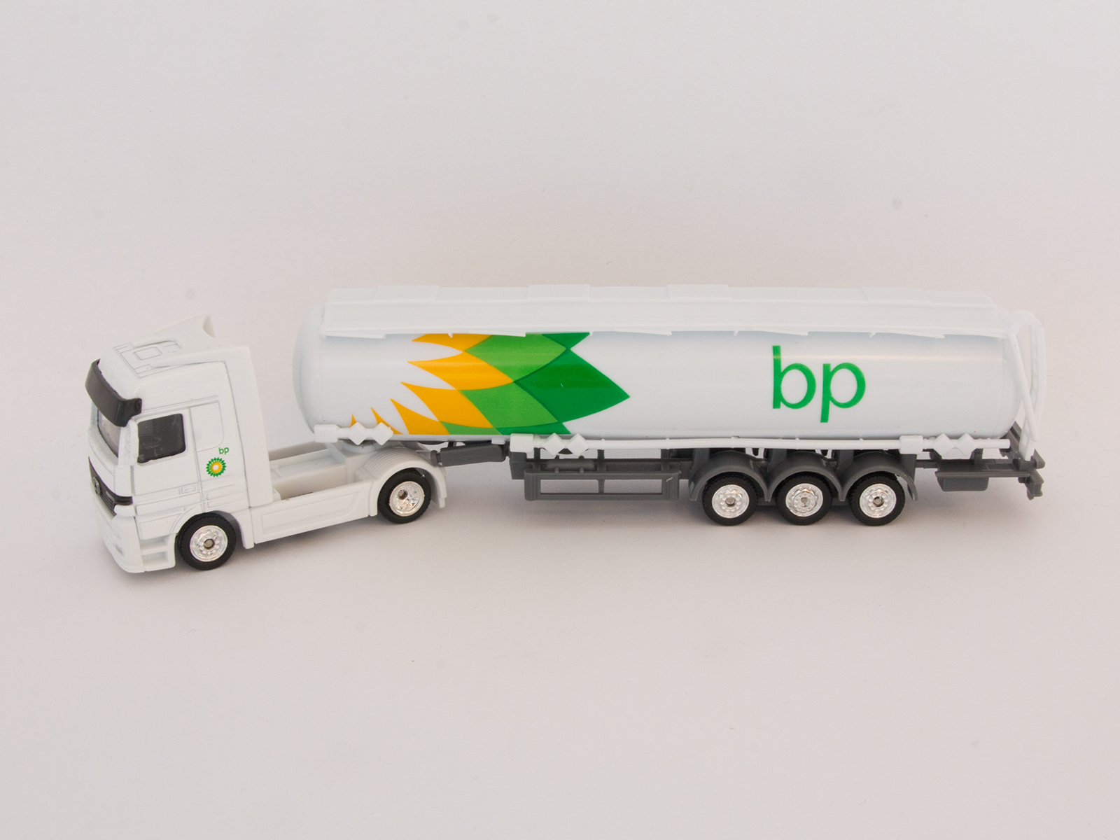 Welly H0 72133 MB Actros Tanklastwagen BP Welly H0 72133 MB Actros Tanklastwagen BP