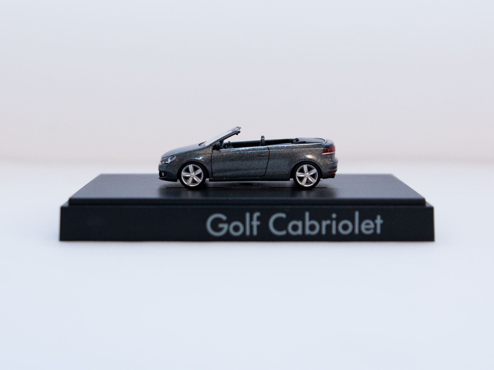 Wiking H0 VW Golf Cabriolet anthracite