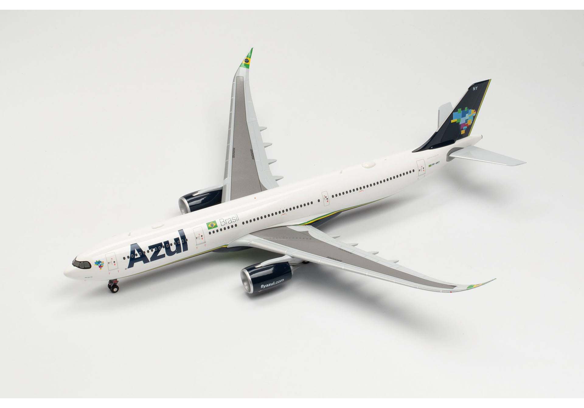 Herpa Wings 571869 Azul Airbus A330-900neo PR-ANY “Azul Sem Fim” model airplane 1:200