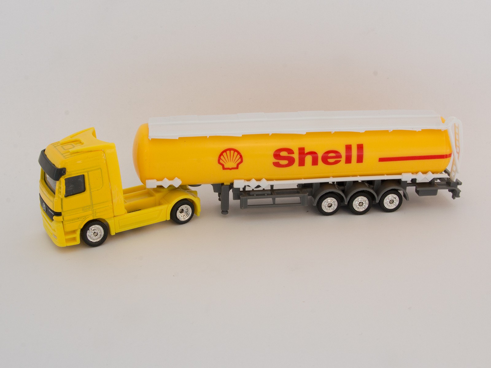 Welly H0 72133 MB Actros Tanklastwagen Shell
