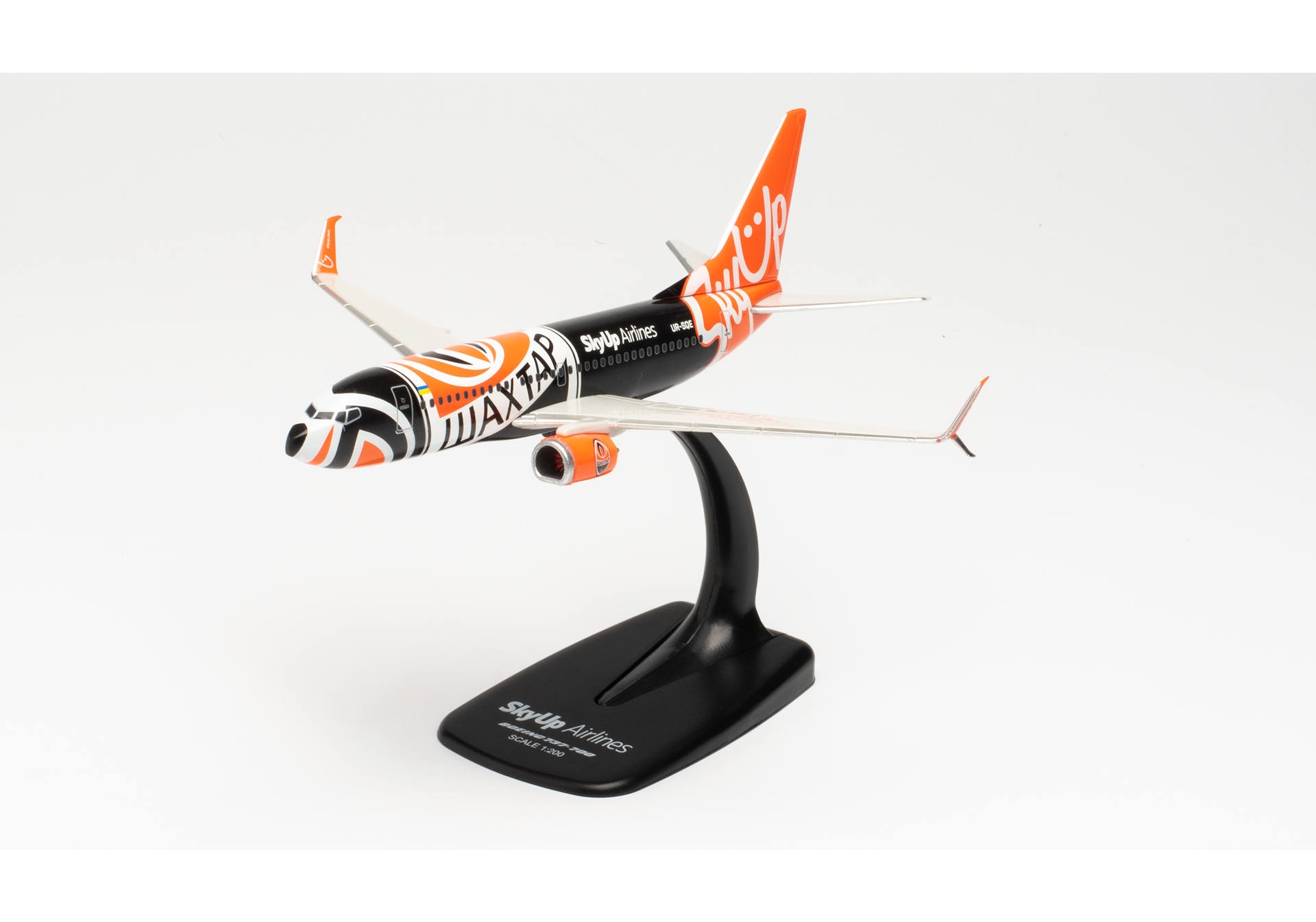 Herpa Wings 613170 Boeing B737-700 SkyUp “Shaktar Donetsk” Snap-Fit Aircraft-Model 1:200